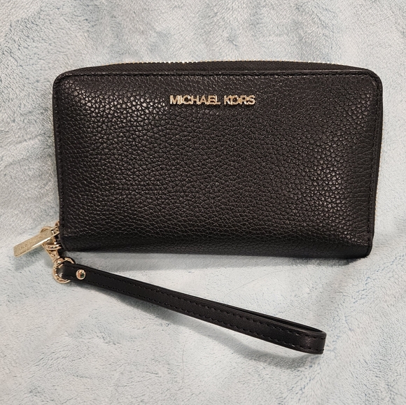 EUC Michael Kors Leather Smartphone Wristlet - Picture 5 of 10